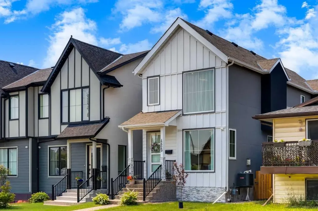 4629 72 Street NW Calgary AB T3B 2L3