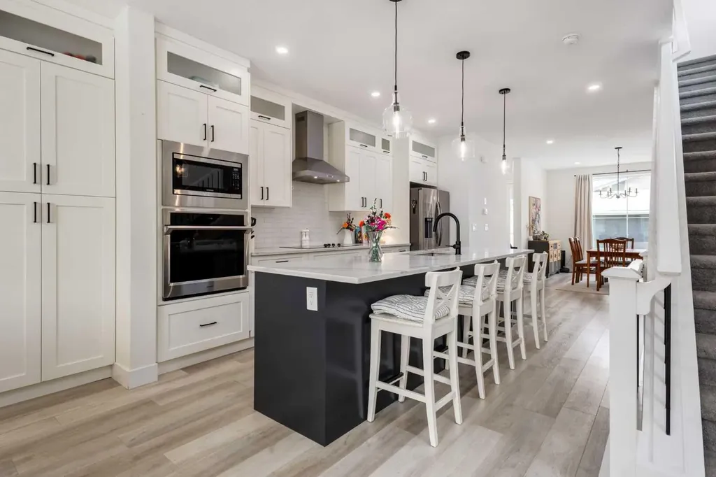 4629 72 Street NW Calgary AB T3B 2L3