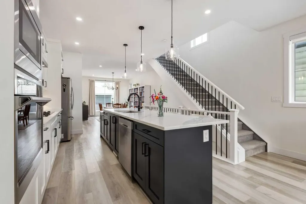 4629 72 Street NW Calgary AB T3B 2L3