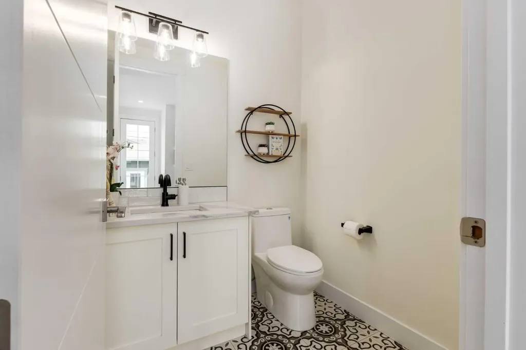 4629 72 Street NW Calgary AB T3B 2L3
