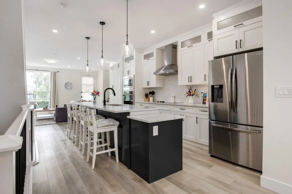4629 72 Street NW Calgary AB T3B 2L3