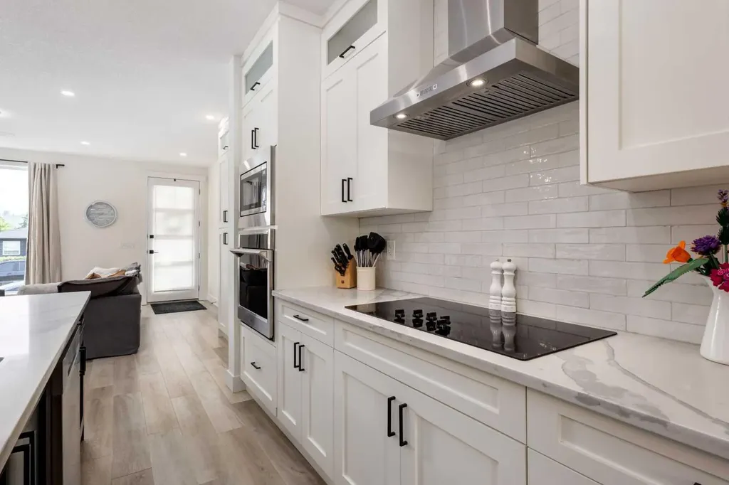 4629 72 Street NW Calgary AB T3B 2L3