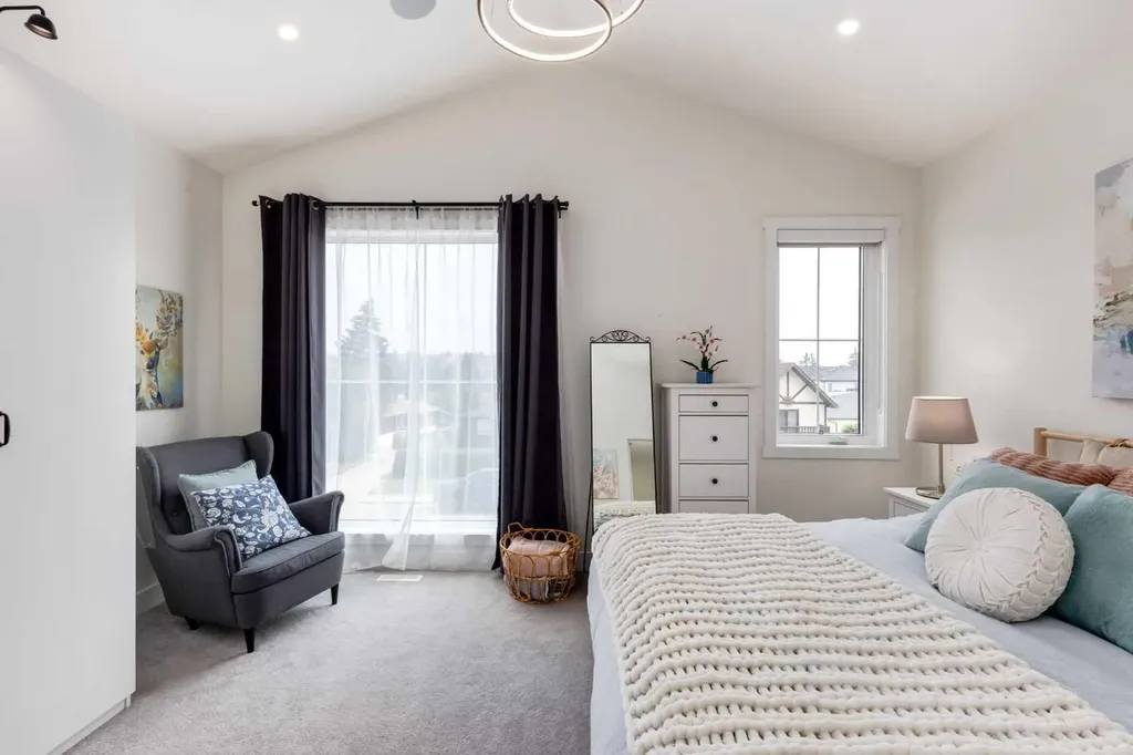 4629 72 Street NW Calgary AB T3B 2L3