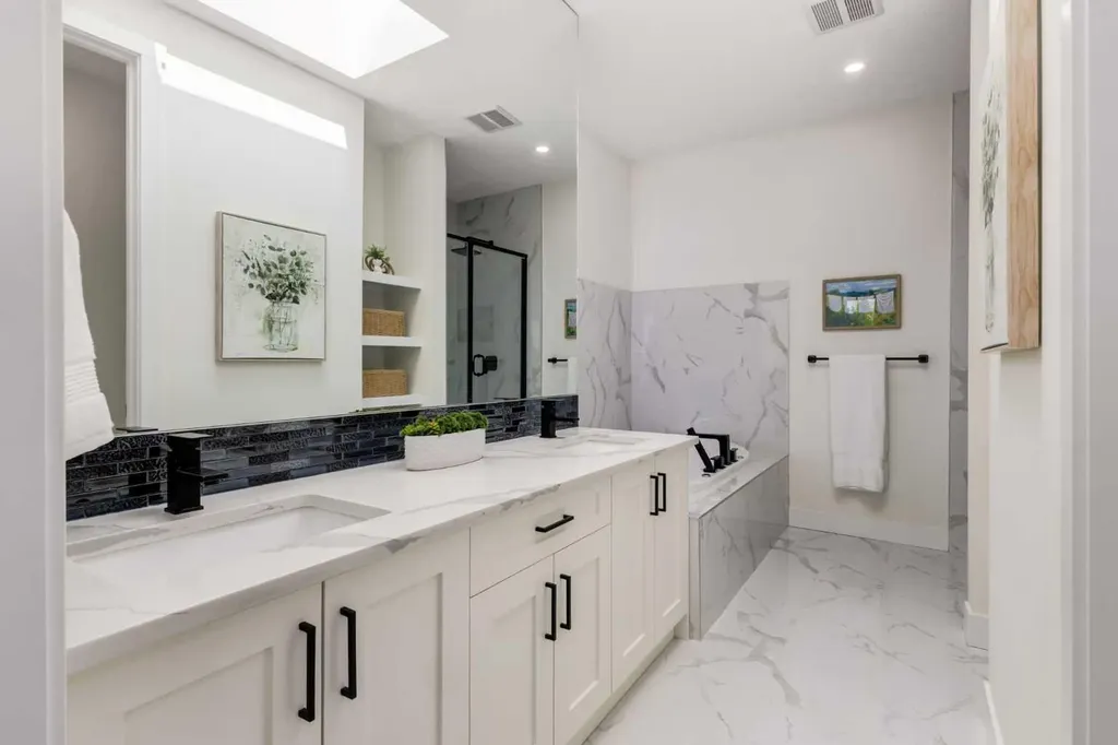 4629 72 Street NW Calgary AB T3B 2L3