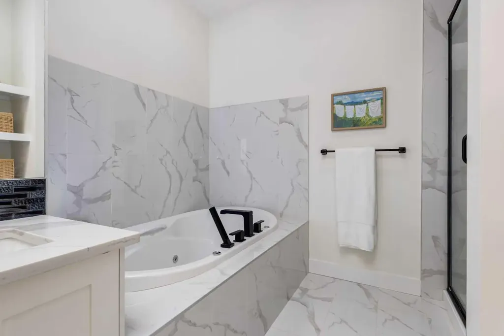 4629 72 Street NW Calgary AB T3B 2L3