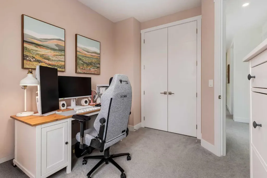 4629 72 Street NW Calgary AB T3B 2L3