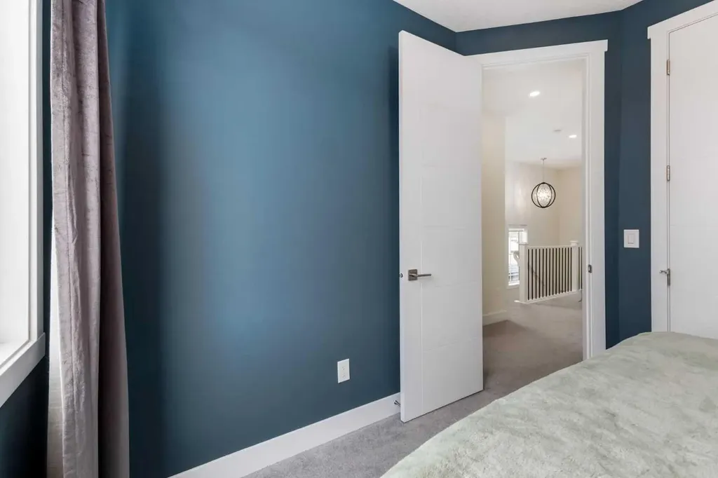 4629 72 Street NW Calgary AB T3B 2L3