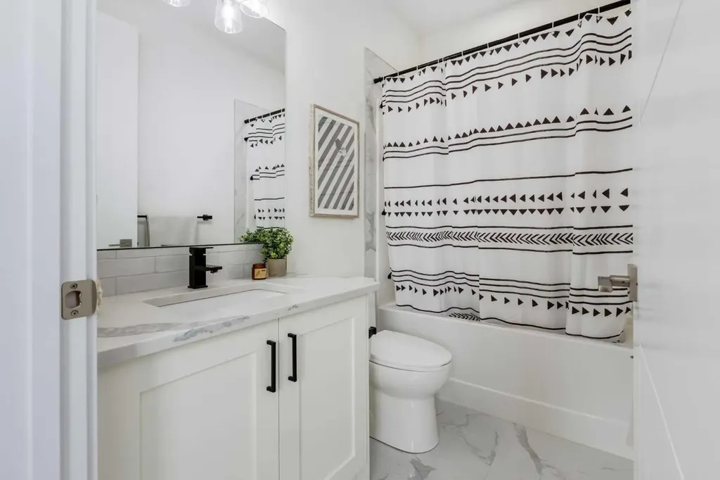 4629 72 Street NW Calgary AB T3B 2L3