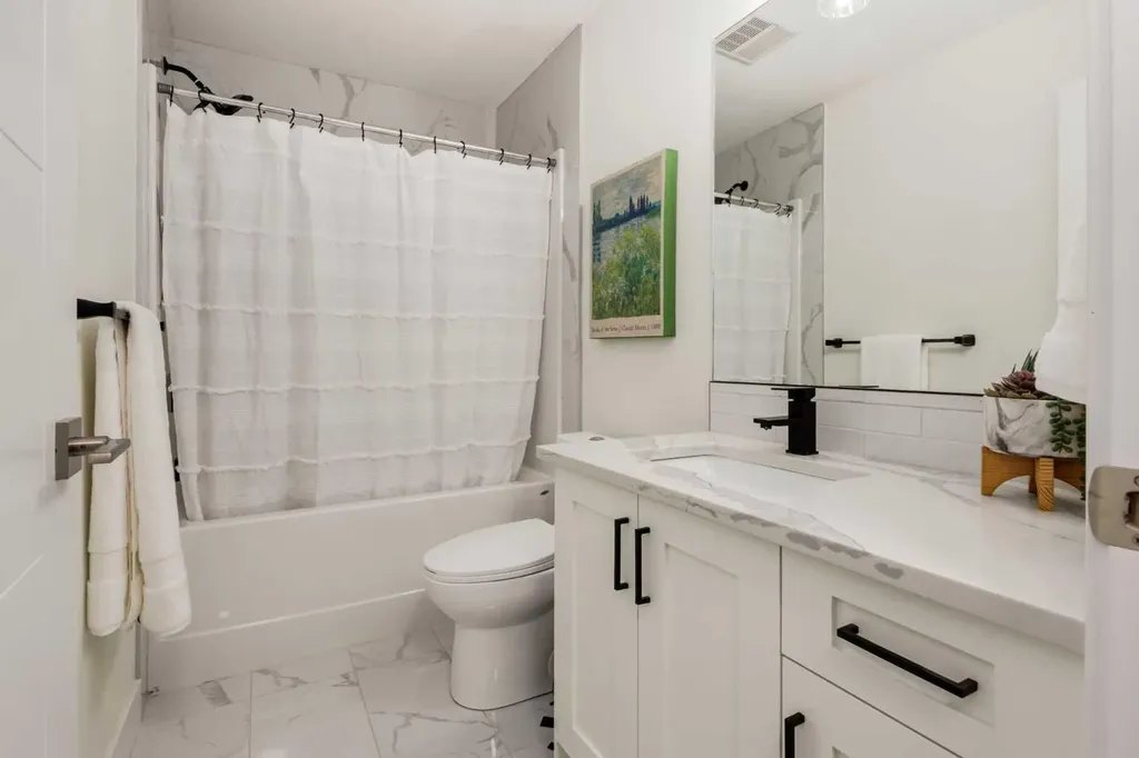 4629 72 Street NW Calgary AB T3B 2L3