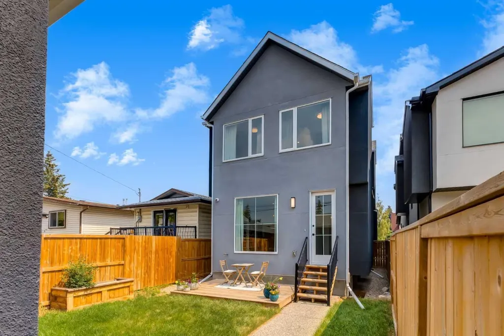 4629 72 Street NW Calgary AB T3B 2L3