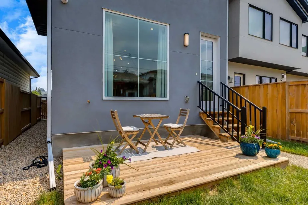 4629 72 Street NW Calgary AB T3B 2L3