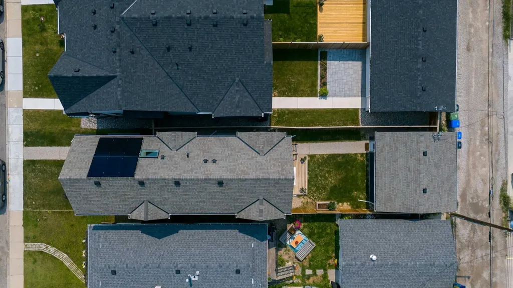 4629 72 Street NW Calgary AB T3B 2L3
