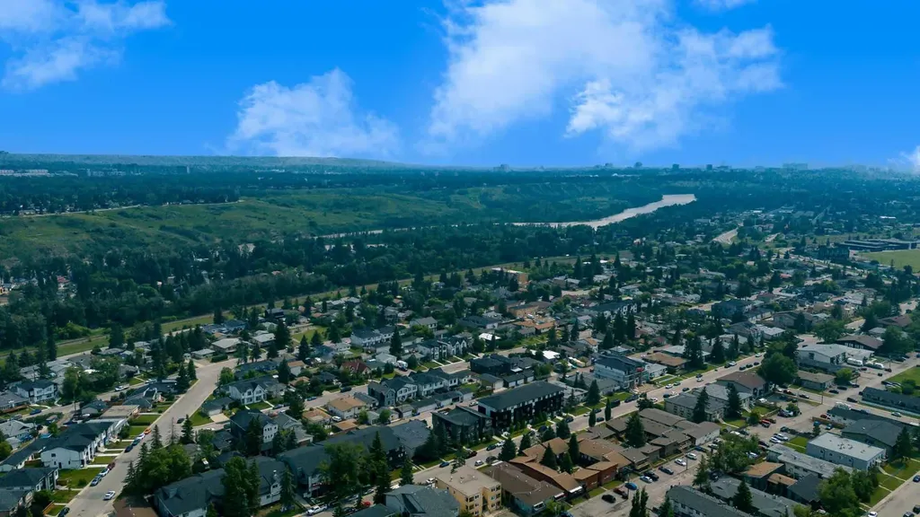 4629 72 Street NW Calgary AB T3B 2L3