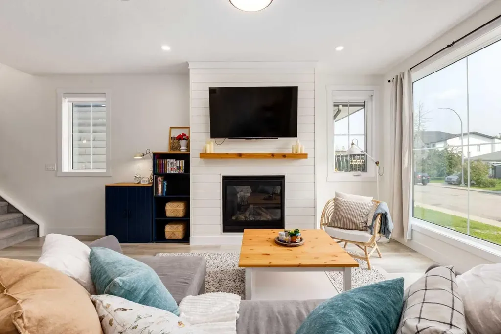 4629 72 Street NW Calgary AB T3B 2L3