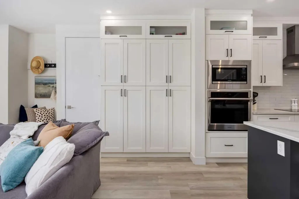 4629 72 Street NW Calgary AB T3B 2L3