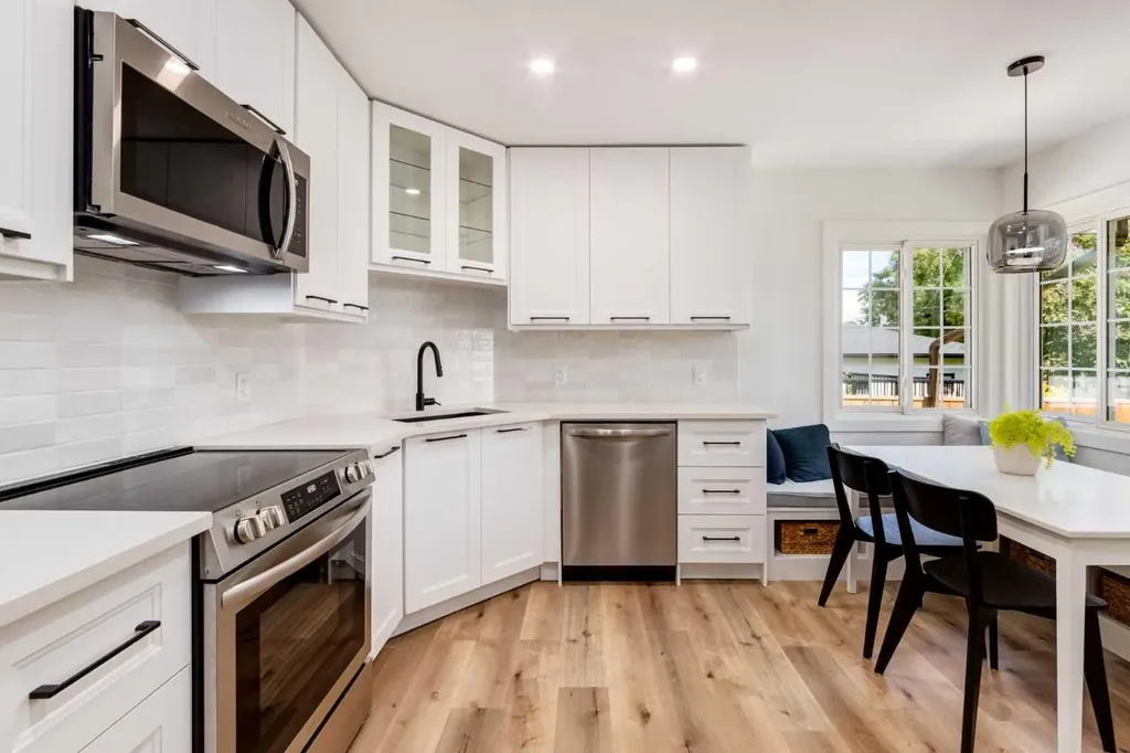 1920 Kelwood Drive SW Calgary AB T3E 3Z3