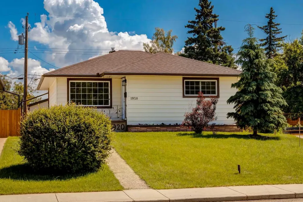 1920 Kelwood Drive SW Calgary AB T3E 3Z3