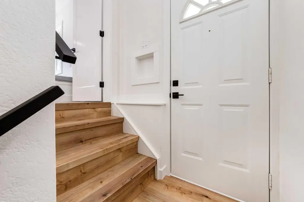 1920 Kelwood Drive SW Calgary AB T3E 3Z3