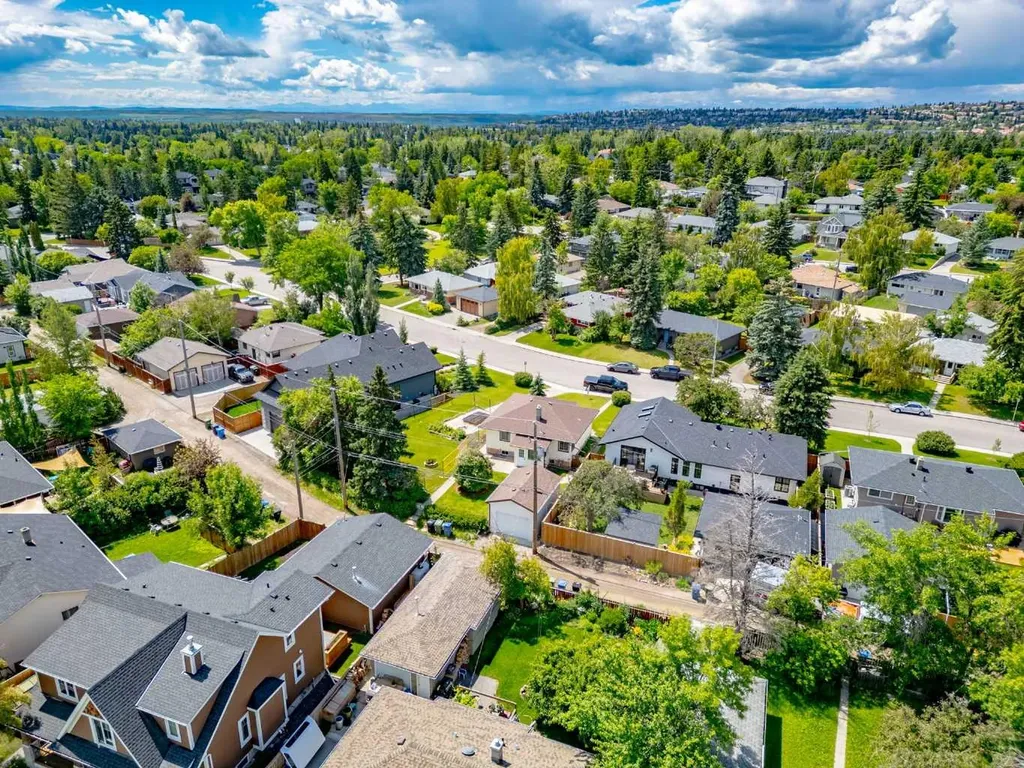 1920 Kelwood Drive SW Calgary AB T3E 3Z3