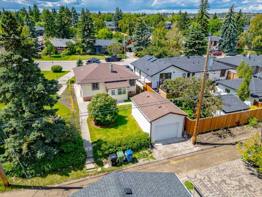 1920 Kelwood Drive SW Calgary AB T3E 3Z3