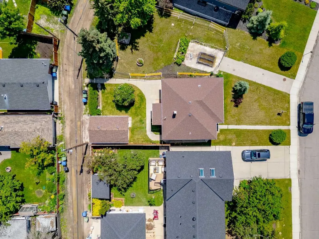 1920 Kelwood Drive SW Calgary AB T3E 3Z3