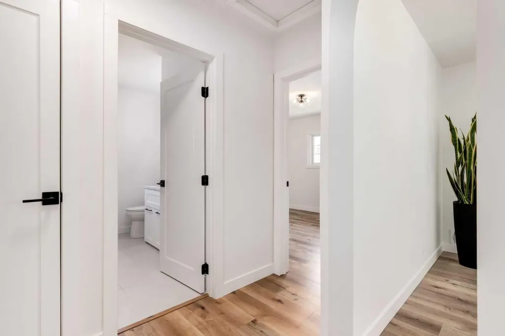 1920 Kelwood Drive SW Calgary AB T3E 3Z3