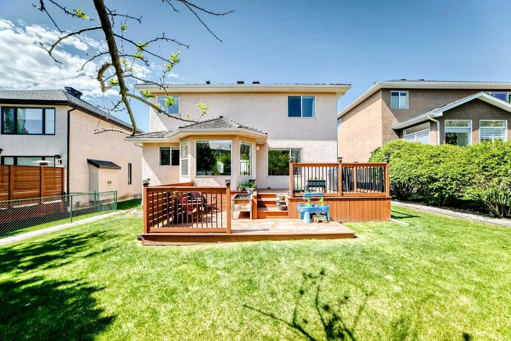 191 Sienna Park Terrace SW Calgary AB T3H 4M9