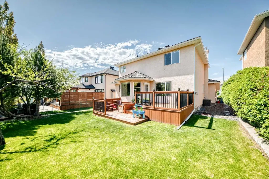 191 Sienna Park Terrace SW Calgary AB T3H 4M9