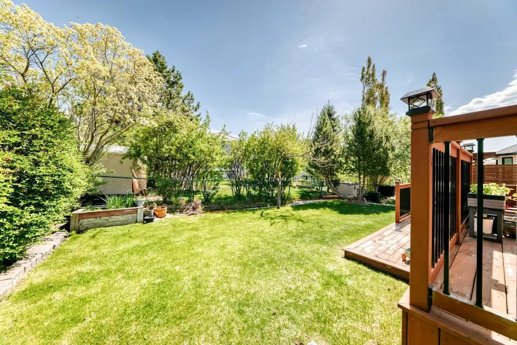 191 Sienna Park Terrace SW Calgary AB T3H 4M9
