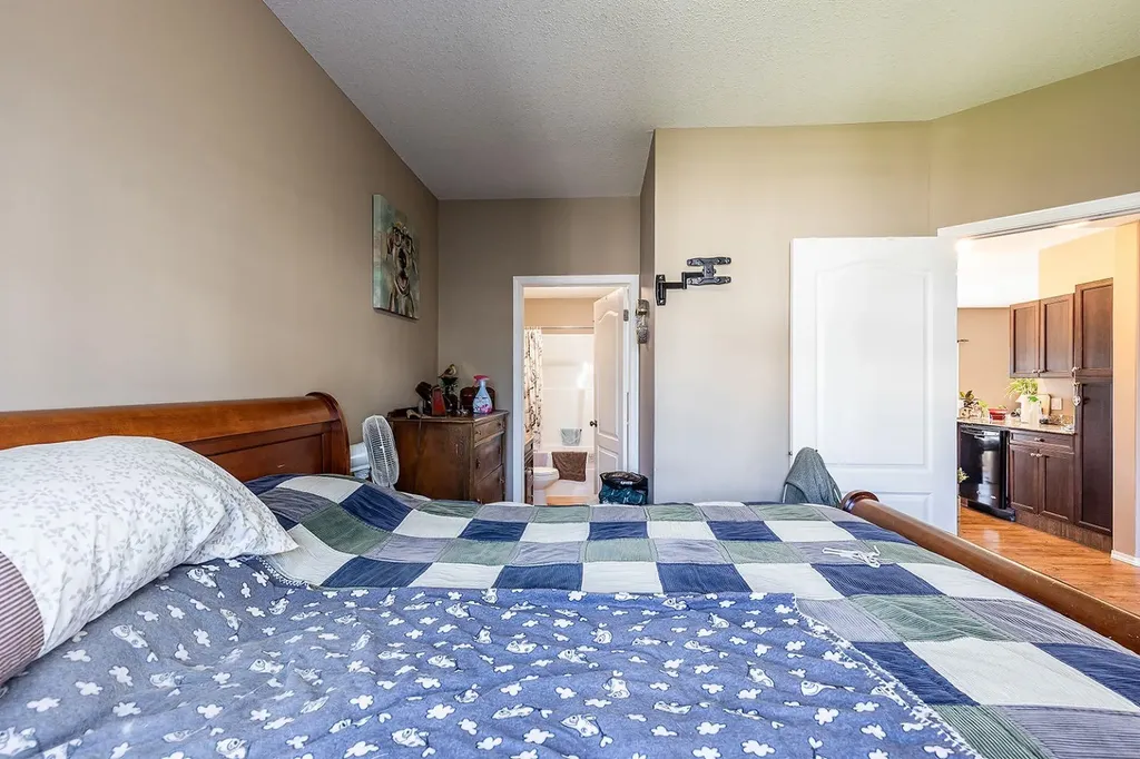 35 Somerset Lane SE Medicine Hat AB T1B0E5