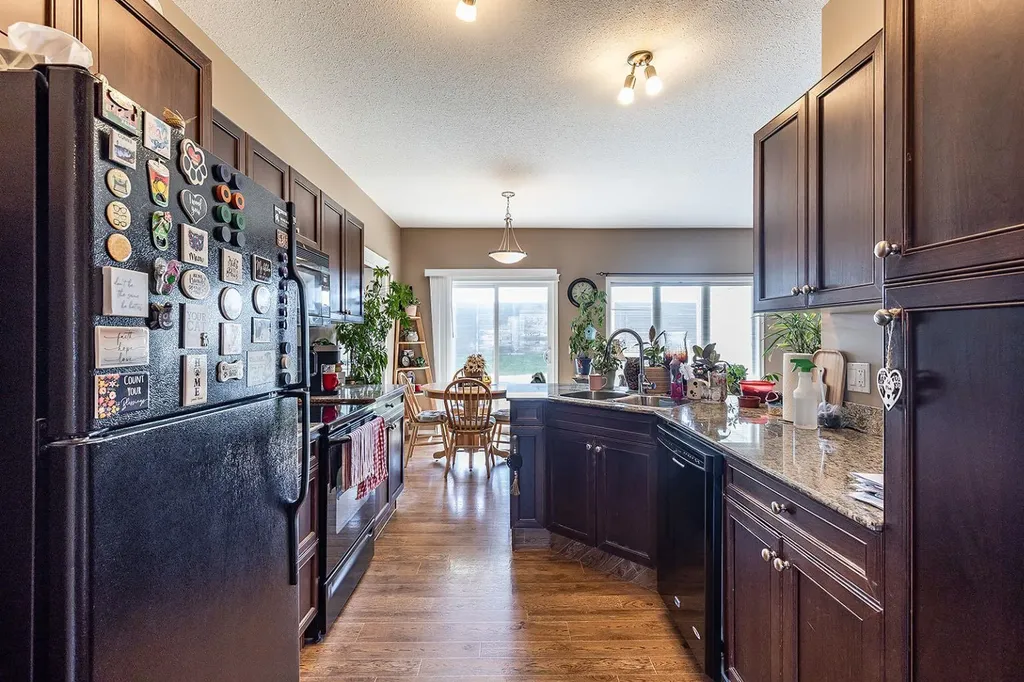 35 Somerset Lane SE Medicine Hat AB T1B0E5