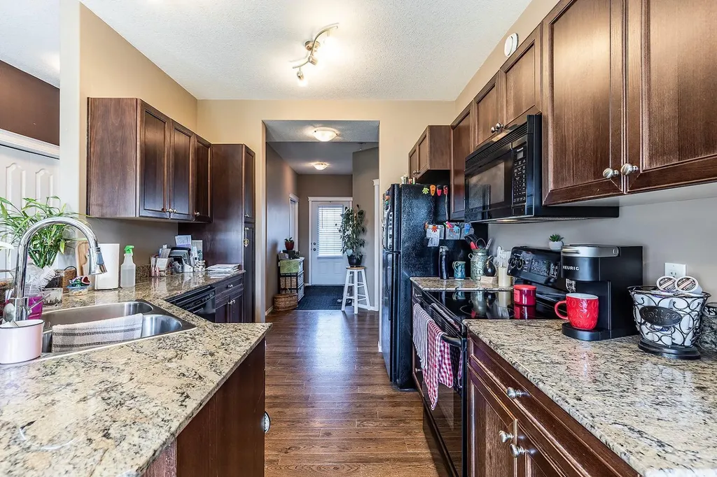 35 Somerset Lane SE Medicine Hat AB T1B0E5