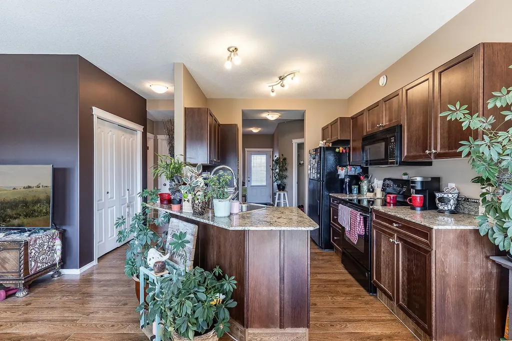 35 Somerset Lane SE Medicine Hat AB T1B0E5