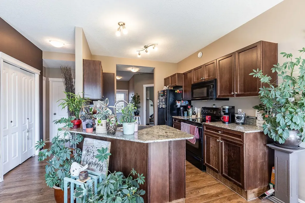 35 Somerset Lane SE Medicine Hat AB T1B0E5
