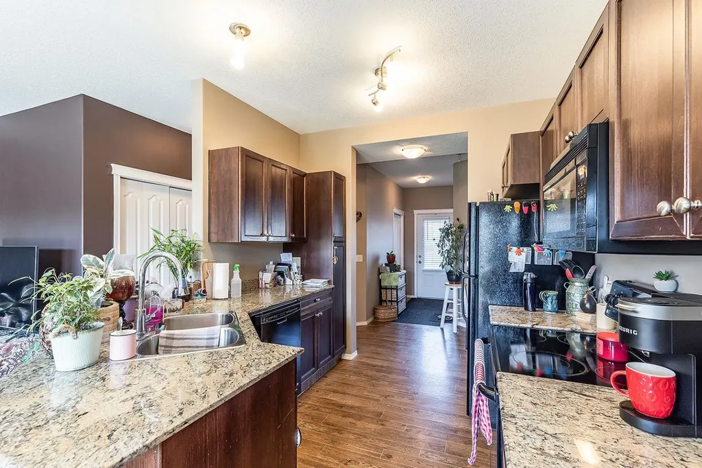 35 Somerset Lane SE Medicine Hat AB T1B0E5