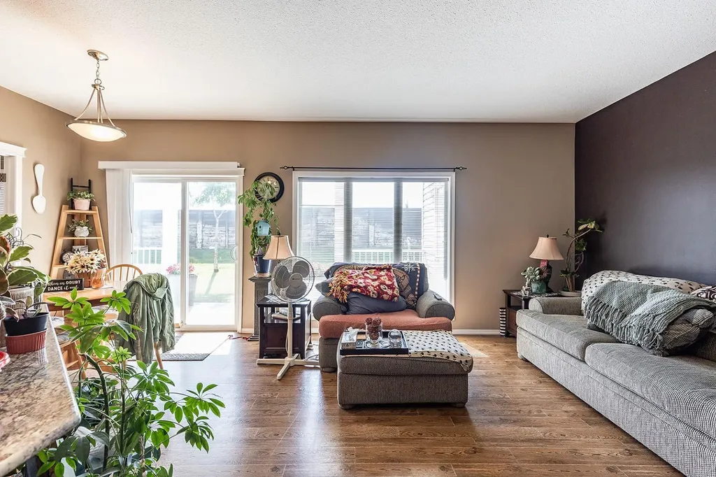 35 Somerset Lane SE Medicine Hat AB T1B0E5