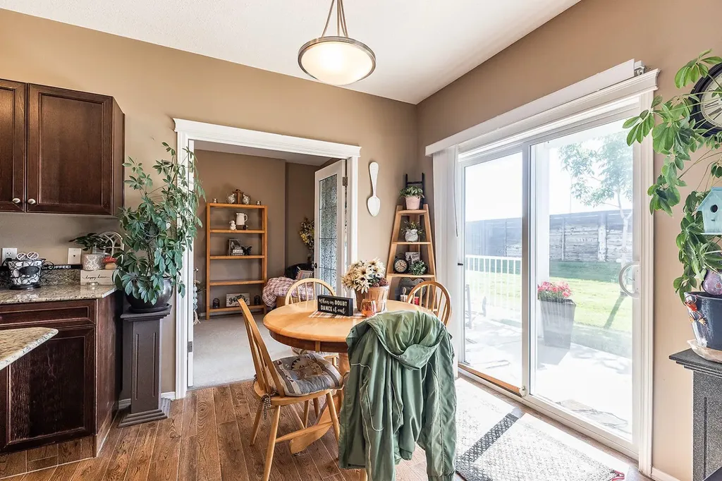 35 Somerset Lane SE Medicine Hat AB T1B0E5