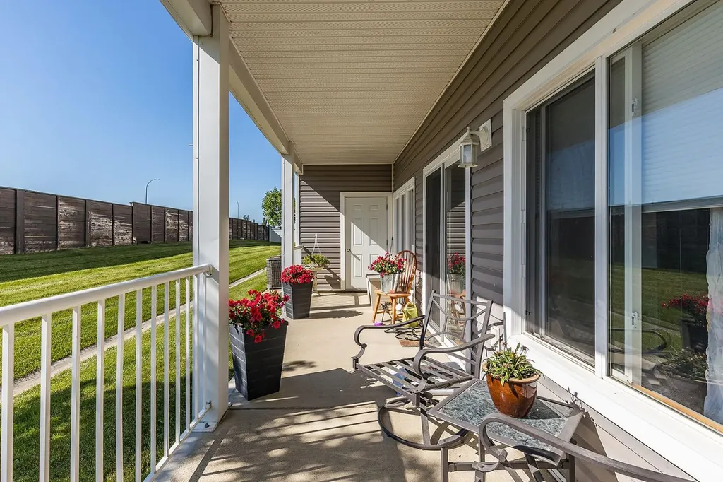 35 Somerset Lane SE Medicine Hat AB T1B0E5