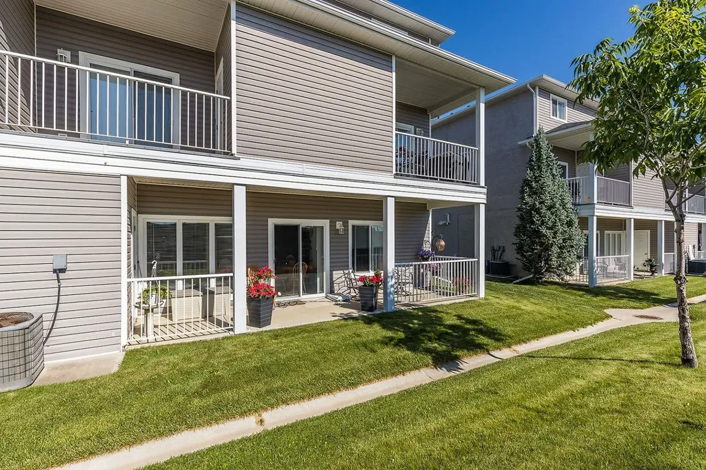35 Somerset Lane SE Medicine Hat AB T1B0E5