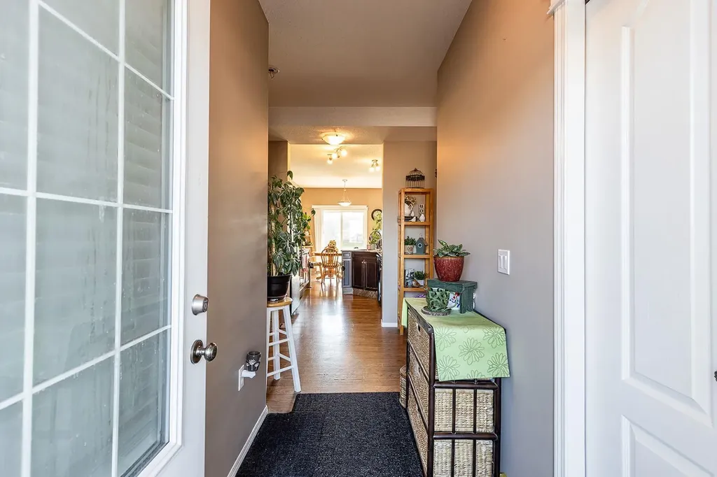 35 Somerset Lane SE Medicine Hat AB T1B0E5