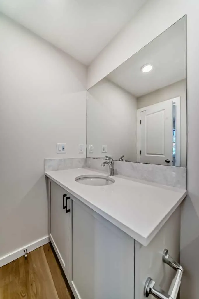 104 Creekside Rise SW Calgary AB T2X 6G8
