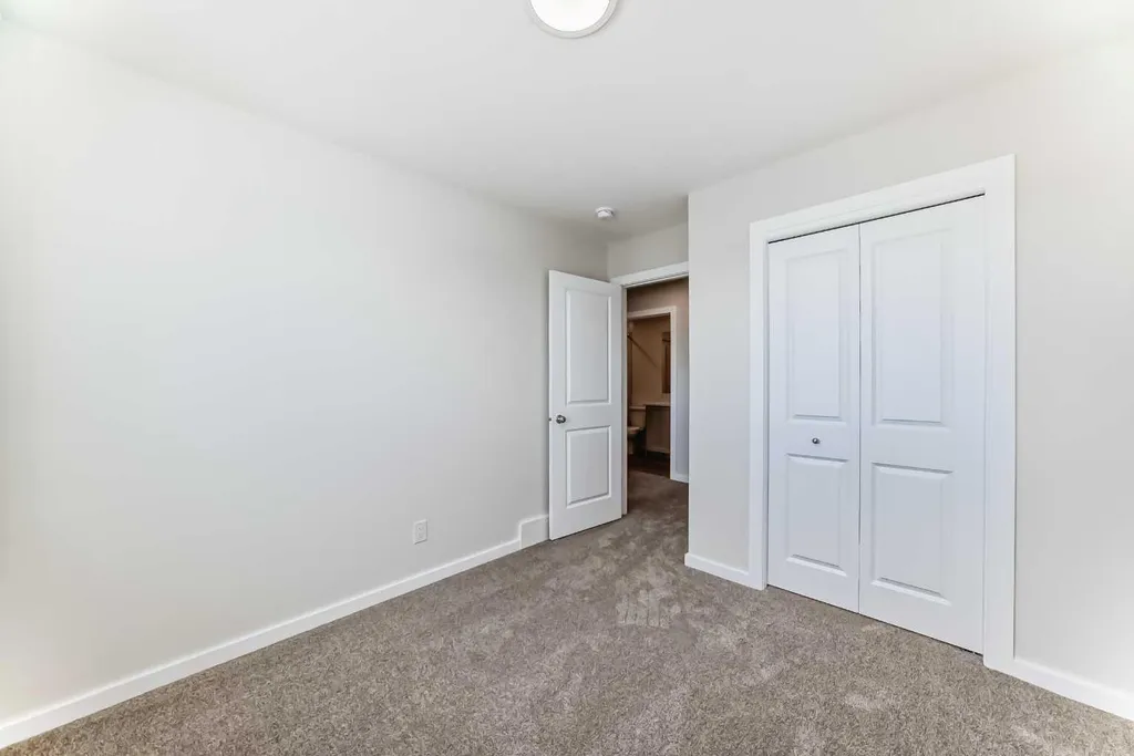 104 Creekside Rise SW Calgary AB T2X 6G8