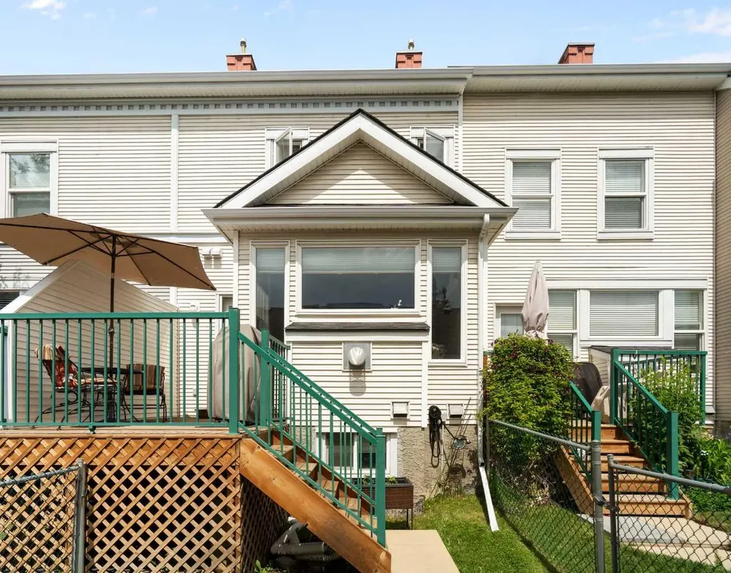 25 Prestwick Park SE Calgary AB T2Z 3V3