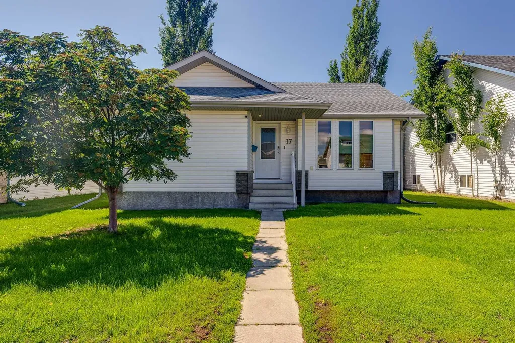 17 Stanford Boulevard Blackfalds AB T0M 0J0