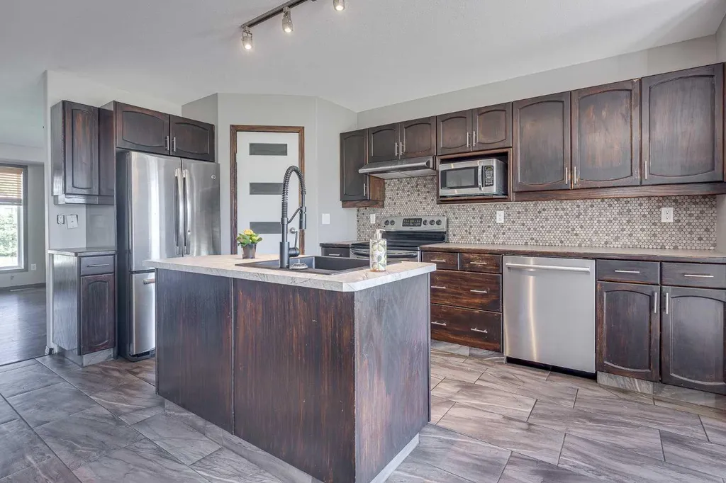 17 Stanford Boulevard Blackfalds AB T0M 0J0