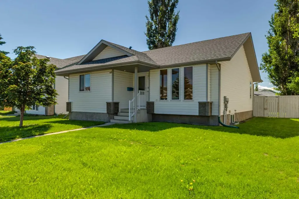 17 Stanford Boulevard Blackfalds AB T0M 0J0