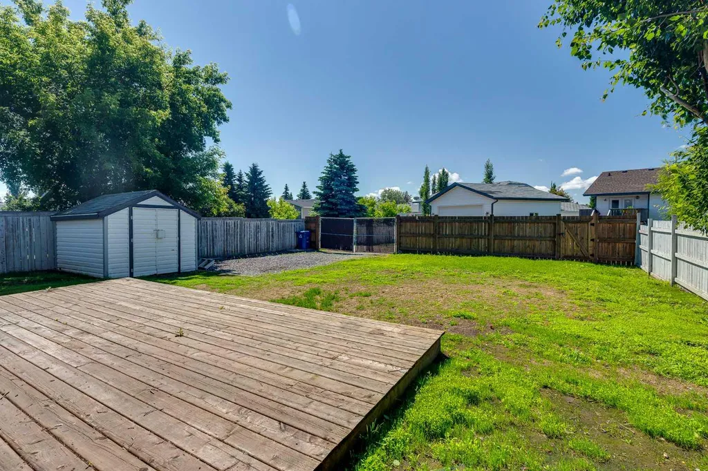 17 Stanford Boulevard Blackfalds AB T0M 0J0