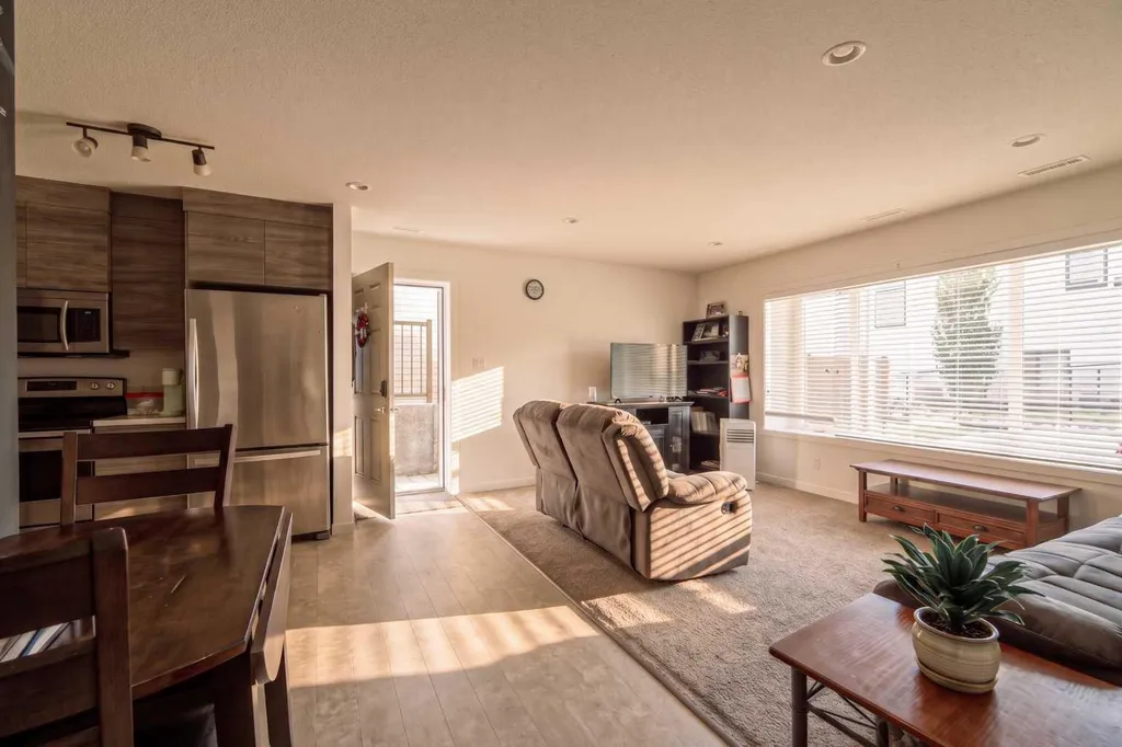 318 Lynx Road N Lethbridge AB T1H 6X8