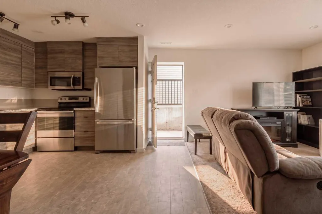 318 Lynx Road N Lethbridge AB T1H 6X8