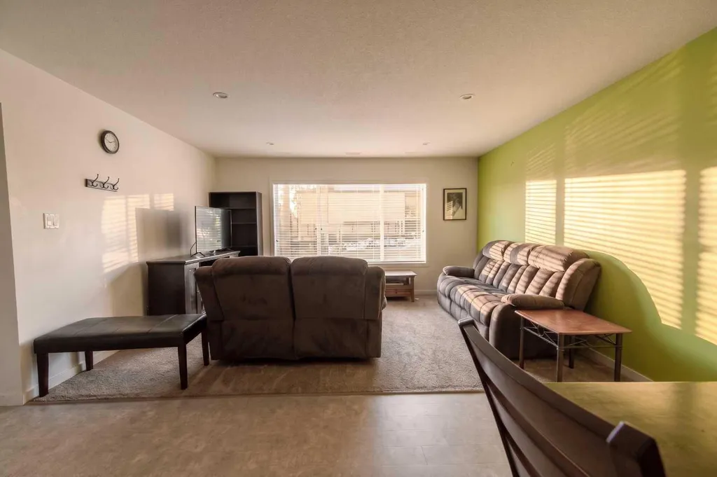 318 Lynx Road N Lethbridge AB T1H 6X8